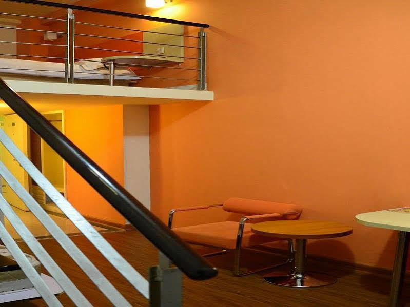 Motel 168 Liu Zhou Road Inn Shanghai Esterno foto